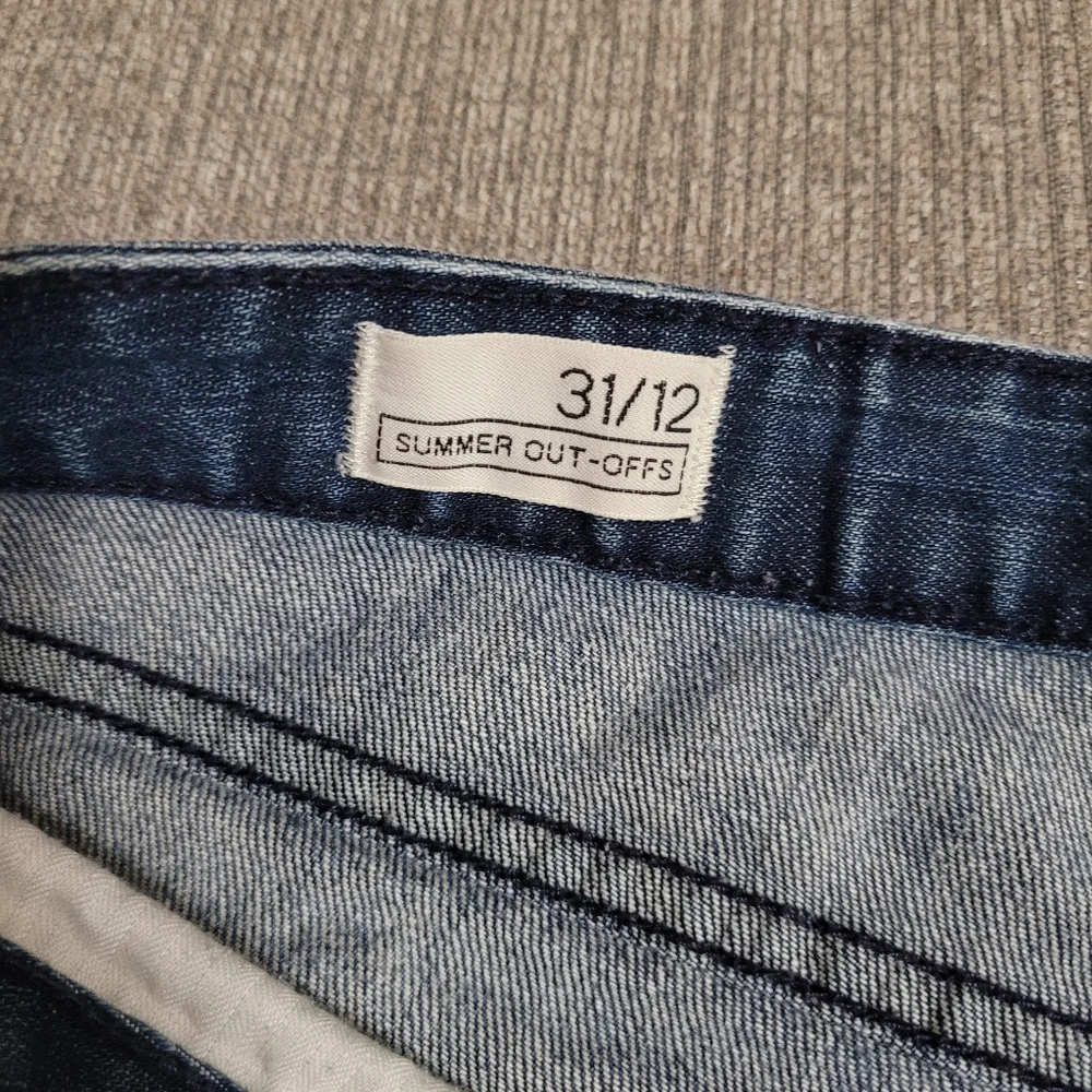 GAP Summer Out Offs Denim Shorts Distressed Hem Size 31 / 12 - Picture 3 of 5